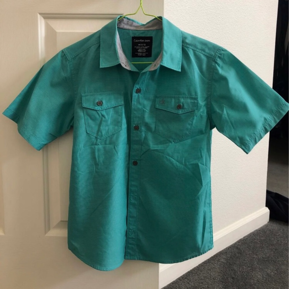Calvin Klein boy’s shirt size (10/12)